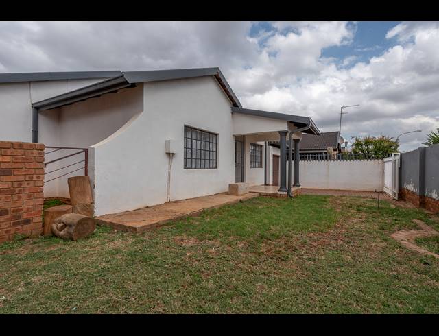 3 BEDROOM FREESTANDING SOLD IN LENASIA SOUTH